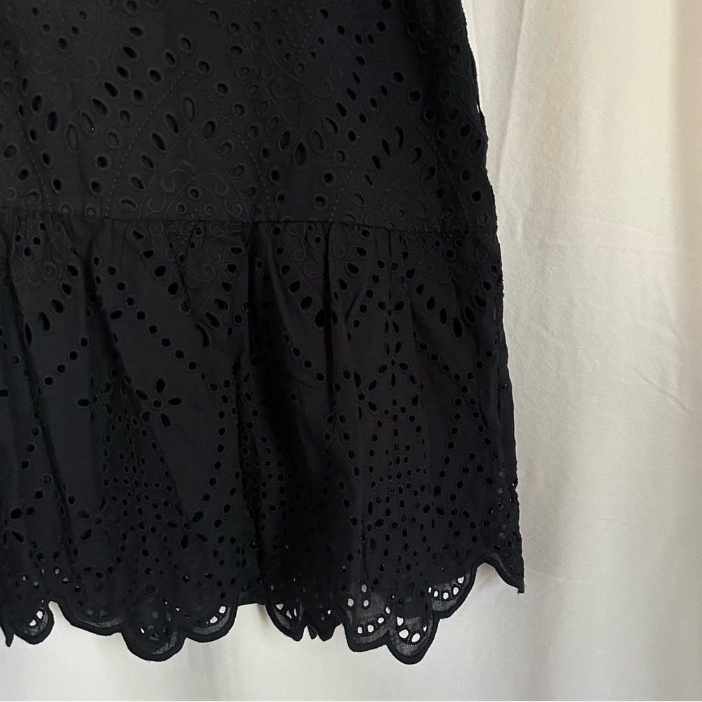 Talbots Petites. size 10P. navy blue eyelet pattern skirt. waist: 31-31.5”